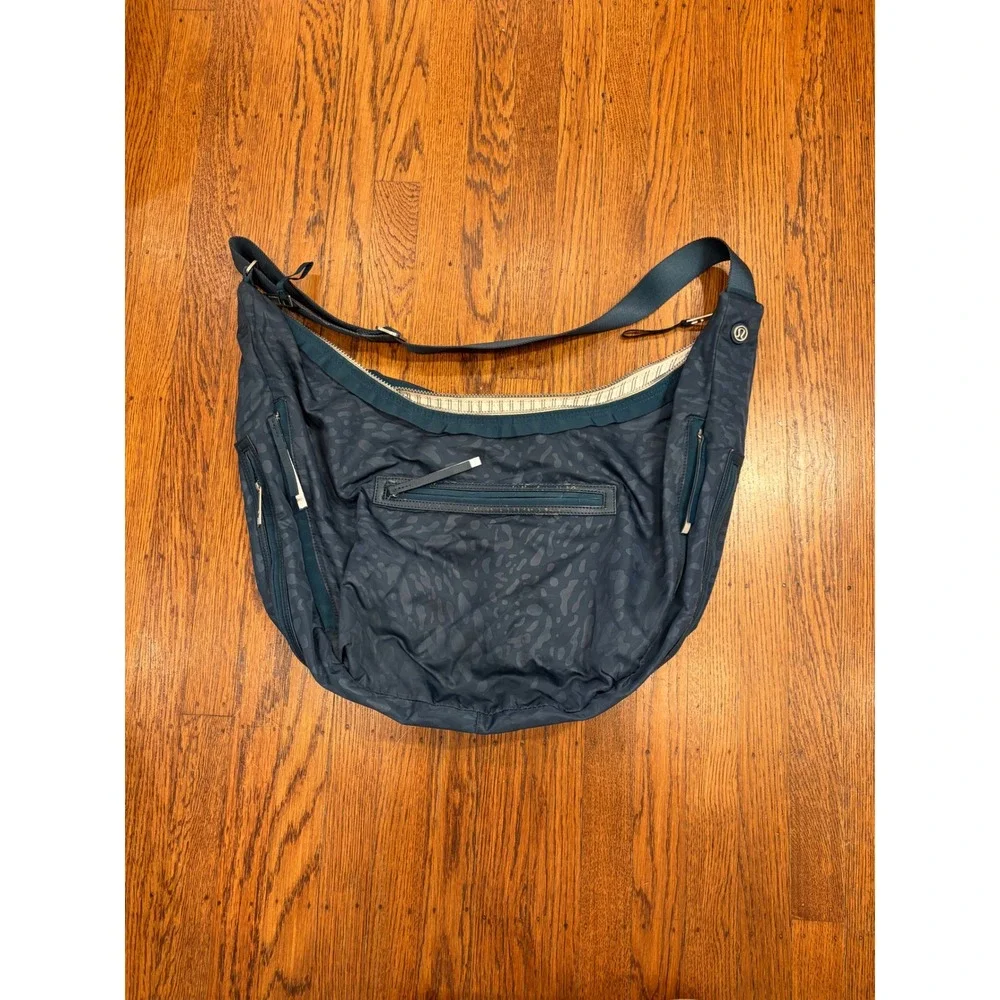 Lululemon Resolution Hobo Bag Alberta Lake Blue Teal Yoga Mat Carrier Crossbody